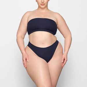 (B10)‎ SKIMS Fits Everybody Bandeau Bra ONLY in navy, Size 2X, NWT